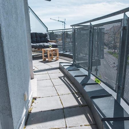 FULL HOUSE Studios - KornhausSupreme Apartment - Balkon, NETFLIX, WiFi Dessau-Rosslau Exterior foto