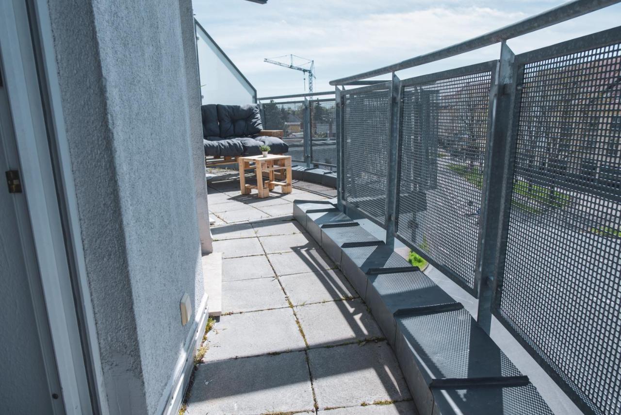 FULL HOUSE Studios - KornhausSupreme Apartment - Balkon, NETFLIX, WiFi Dessau-Rosslau Exterior foto